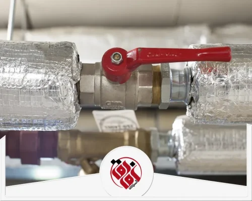 عزل مواسير الماء من الشمس ببقيق 0559915333 شركة الافاق تغليف احترافي لنقاط التقاء المواسير لتقليل الفقد الحراري وحماية المحابس من الصدأ والتآكل.